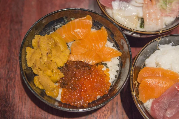 Donburi Fisk Och Skaldjur Bakgrund Närbild — Stockfoto