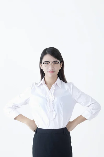 Jovem Ásia Mulher Terno Mãos Ela Cintura Vestindo Óculos Olhando — Fotografia de Stock