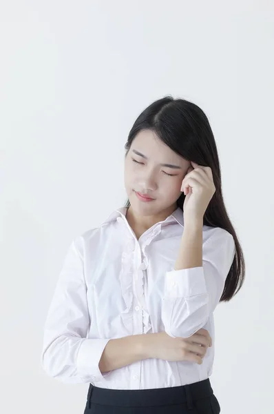 Wanita Asia Muda Dalam Setelan Jas Tangan Kepalanya Tampak Menyakitkan — Stok Foto