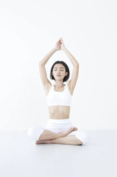 Young Asian Woman Hands Her Eyes Closed — Stock Photo, Image