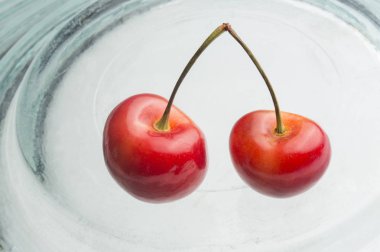 Olgun, taze kiraz meyve