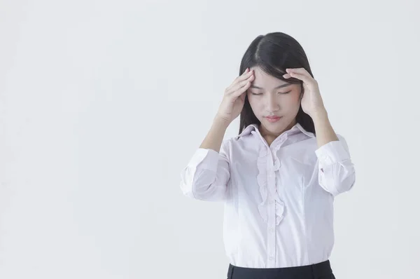 Junge Asiatische Frau Trägt Einen Anzug Hände Auf Ihrem Kopf — Stockfoto