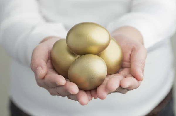 Golden Eggs Hands Background Close — Stock Photo, Image