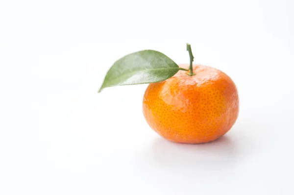 Lekkere Mandarijn Met Groen Blad — Stockfoto