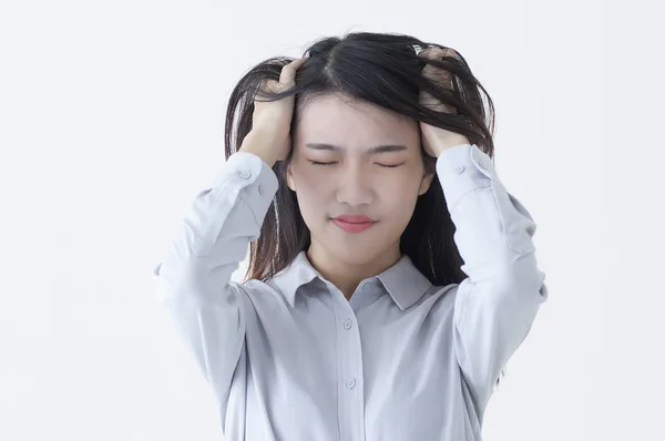 Joven Mujer Asiática Usando Traje Manos Cabeza Buscando Doloroso — Foto de Stock