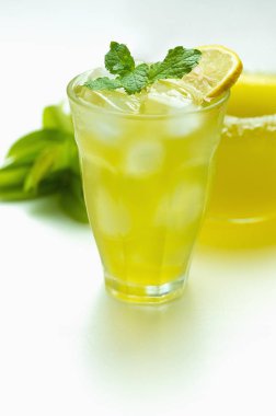 arka planda ev yapımı limonata cam, yakın