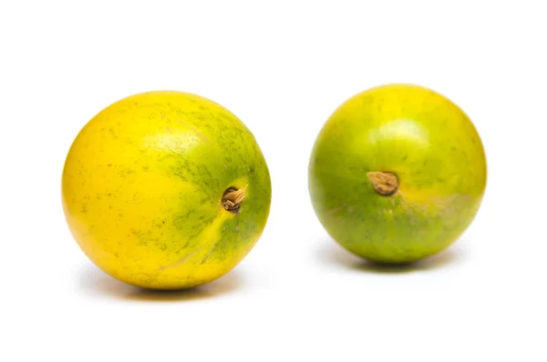 Zielone Owoce Tropikalne Odizolowane Białym Tle — Zdjęcie stockowe