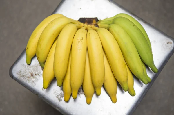 Banda Świeżych Dojrzałych Bananów — Zdjęcie stockowe