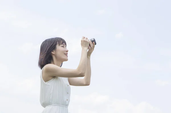 Young Asian Woman Dress Camera Summer Park — Stock Photo, Image