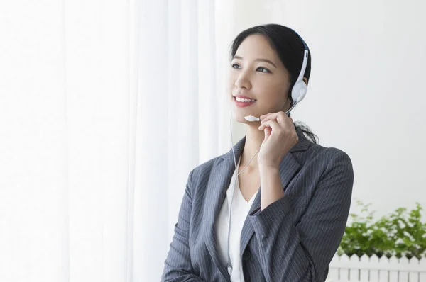 Asiática Mulher Negócios Call Center Operador Escritório — Fotografia de Stock