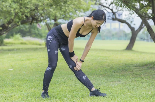 Bela Jovem Ásia Mulher Fazendo Esporte Parque — Fotografia de Stock