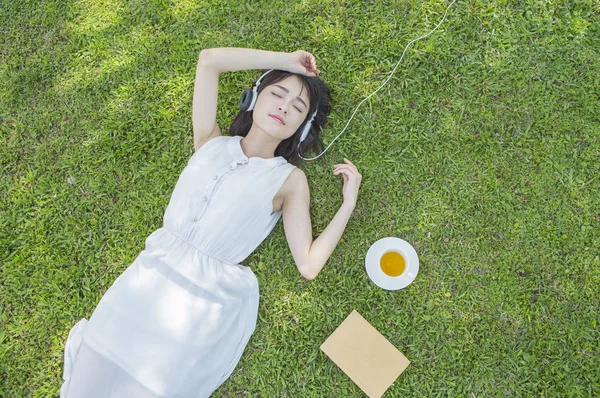 Young Asian Woman Headphones Summer Park — Stock Photo, Image