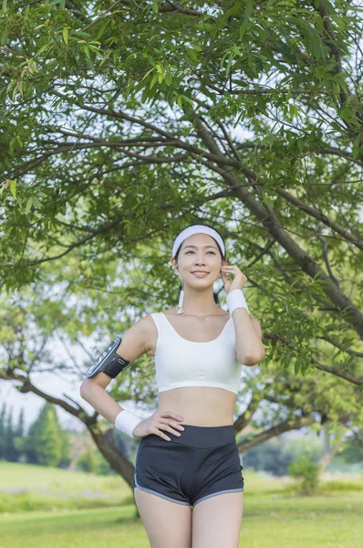 Beautiful Young Asian Woman Doing Sport Headphones Park — Stock Photo, Image