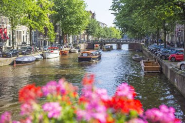 Hollanda, Avrupa'da güzel binalar ve kanal