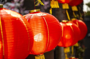 Arka plan için Çin yeni yıl kırmızı fenerler. 