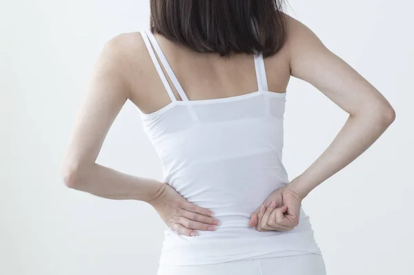 Asiatin Leidet Unter Rückenschmerzen Oder Wunder Taille — Stockfoto