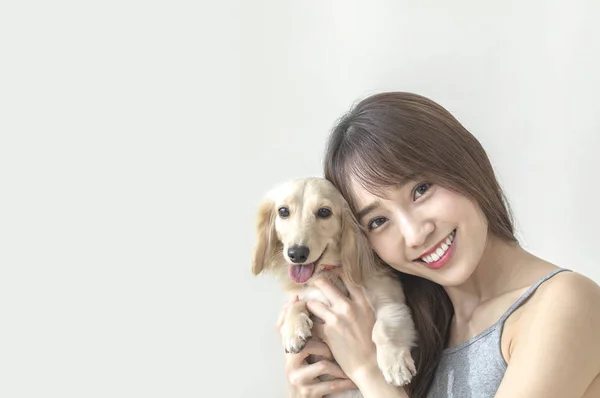 Junge Asiatische Frau Mit Hund Hause — Stockfoto