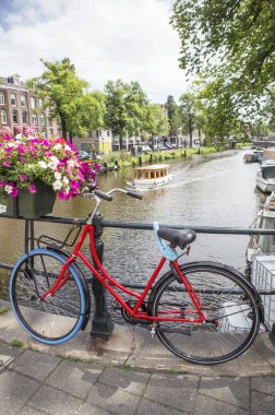 Hollanda, Avrupa'da güzel binalar ve kanal