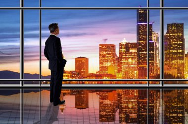 İş merkezi havaalanındaki iş adamı.