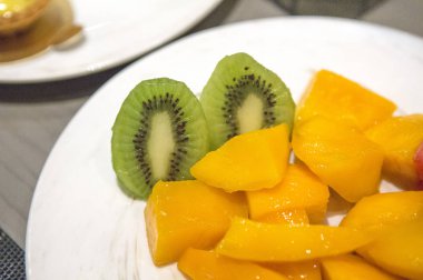 kivi meyveli salata.