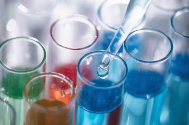 Laboratuvar cam. Tıbbi cam şişeler. Laboratuvar tanılama