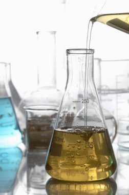 Laboratuvar cam. Tıbbi cam şişeler. Laboratuvar tanılama