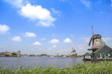Hollanda, Avrupa'da güzel yel değirmenleri ve evler