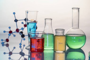 Laboratuvar cam. Tıbbi cam şişeler. Laboratuvar tanılama