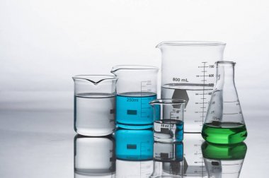 Laboratuvar cam. Tıbbi cam şişeler. Laboratuvar tanılama