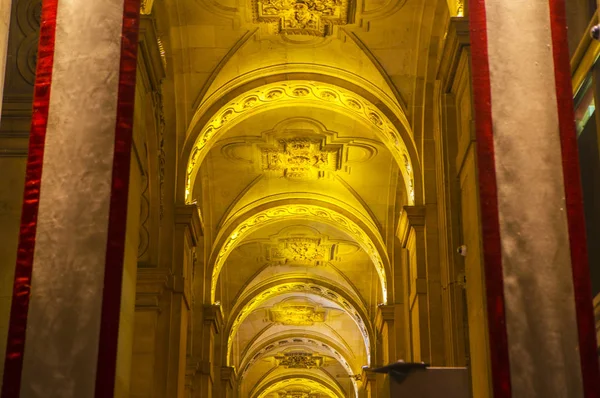 Interior Una Hermosa Iglesia Famosa Catedral Con Arcos — Foto de Stock