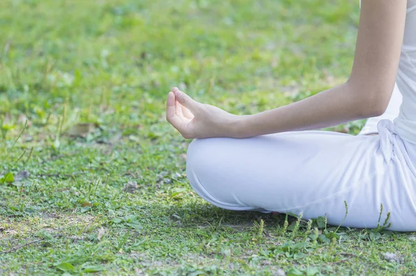 Yoga Concepto Relajante Mujer Asiática Joven Haciendo Yoga Meditación —  Fotos de Stock