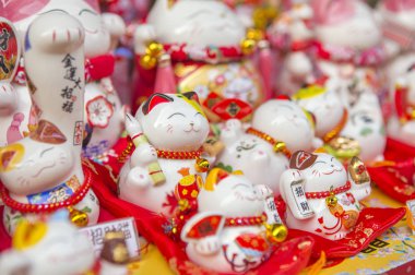 Renkli geleneksel Asya hediyelik eşyalarına yakın çekim