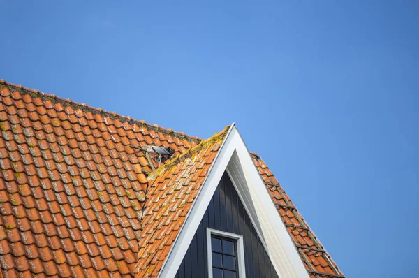 Red Brick Roof Blue Sky Background — Stock Photo, Image