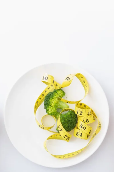 Broccoli Measuring Tape White Plate — Stock Photo, Image