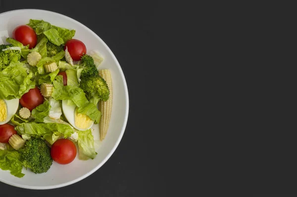 Ensalada Con Huevos Verduras — Foto de Stock