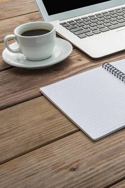 Kahve fincanı ve latte sanat.