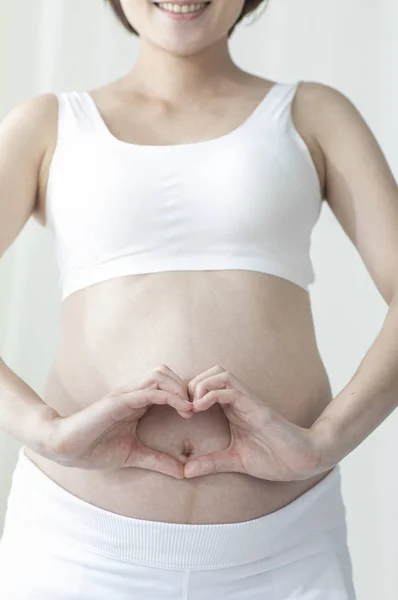 Jong Zwanger Aziatisch Vrouw Vasthouden Aan Haar Buik — Stockfoto