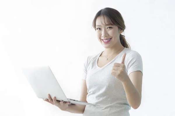 Retrato Mulher Jovem Com Laptop — Fotografia de Stock