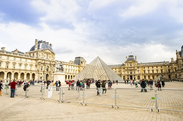 Fransa Paris Nisan 2014 Görünüm Ünlü Louvre Sanat Galerisi — Stok fotoğraf
