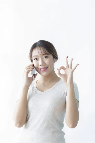 Mujer Asiática Usando Smartphone — Foto de Stock