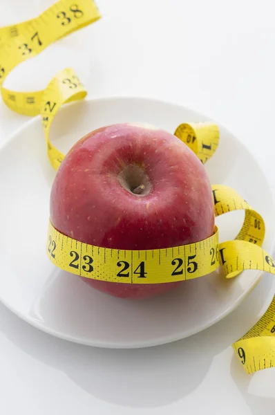 Red Apple White Plate Measuring Tape — Stock Photo, Image