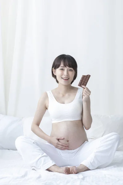 Mladá Krásná Asijské Těhotná Žena — Stock fotografie
