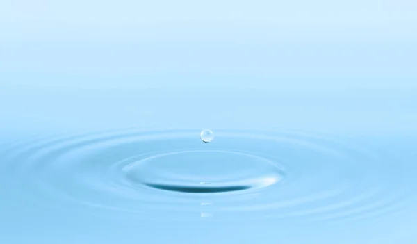 Water Drop Circle Ripple Light Blue Water Close — Stock Photo, Image