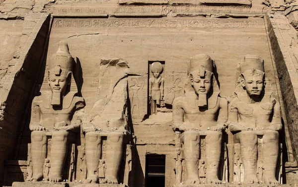 Ebu Simbel tapınaklarının imgae araştırması, Mısır.