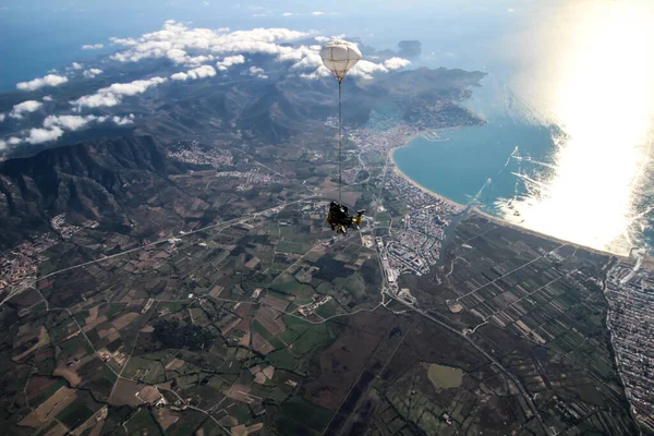 Zwei Männer Genießen Fallschirmspringen — Stockfoto