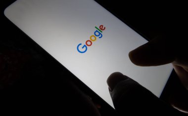 Mobil ekranda Google uygulaması veya simgesi.