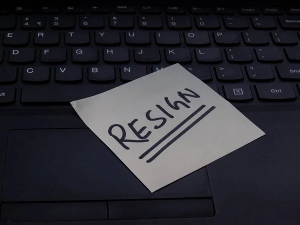 Conceito Resign Exame Escrito Notas Pegajosas Anexado Laptop — Fotografia de Stock