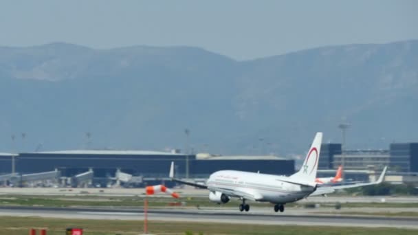 Kommerzielle Flugzeuge Landen Auf Barcelona International Airportaircraft Landen Auf Dem — Stockvideo