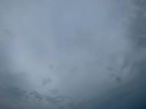 Blick Auf Grauen Himmel Mit Wolken — Stockfoto