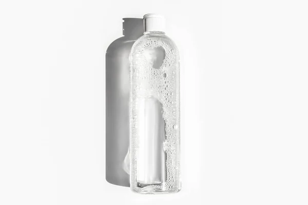 Tónico Una Botella Sobre Fondo Blanco — Foto de Stock